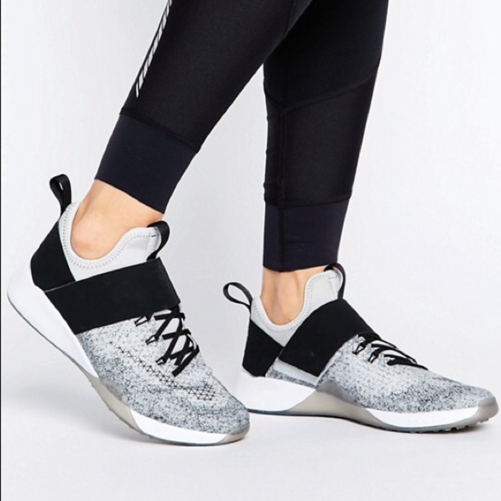 BRAND NEW Nike Air Zoom